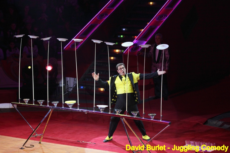 david-burlet-plate-spinning-act-plate-spinner-juggling-comedy-juggler-platos-chinos-malabares-giocoliere-piatti-cinesi-chinesische-platte-jongleur-zirkuskunstler-115